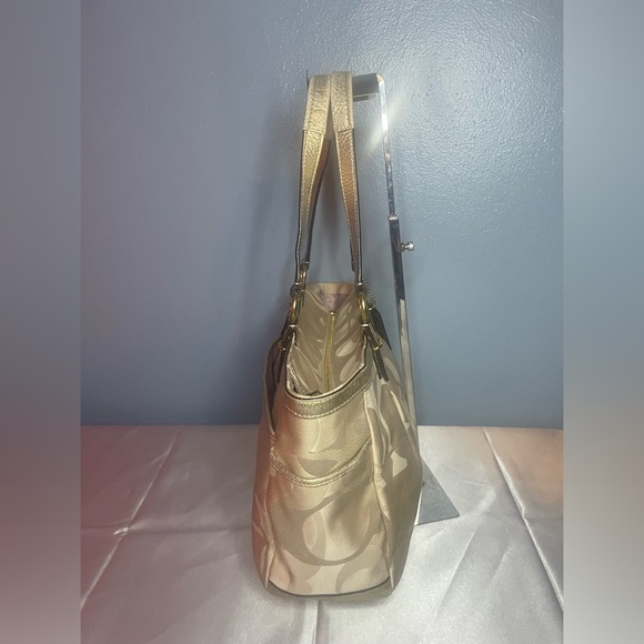 Authentic Coach Purse! #035COA - Picture 4 of 9